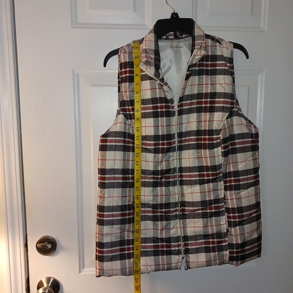 Kim Roger's Women's Black, white, and red check design Vest. Size L - Picture 8 of 8